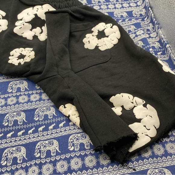 Denim Tears Shorts Black The Cotton Wreath
Sweatshirt Short XL - Picture 9 of 9